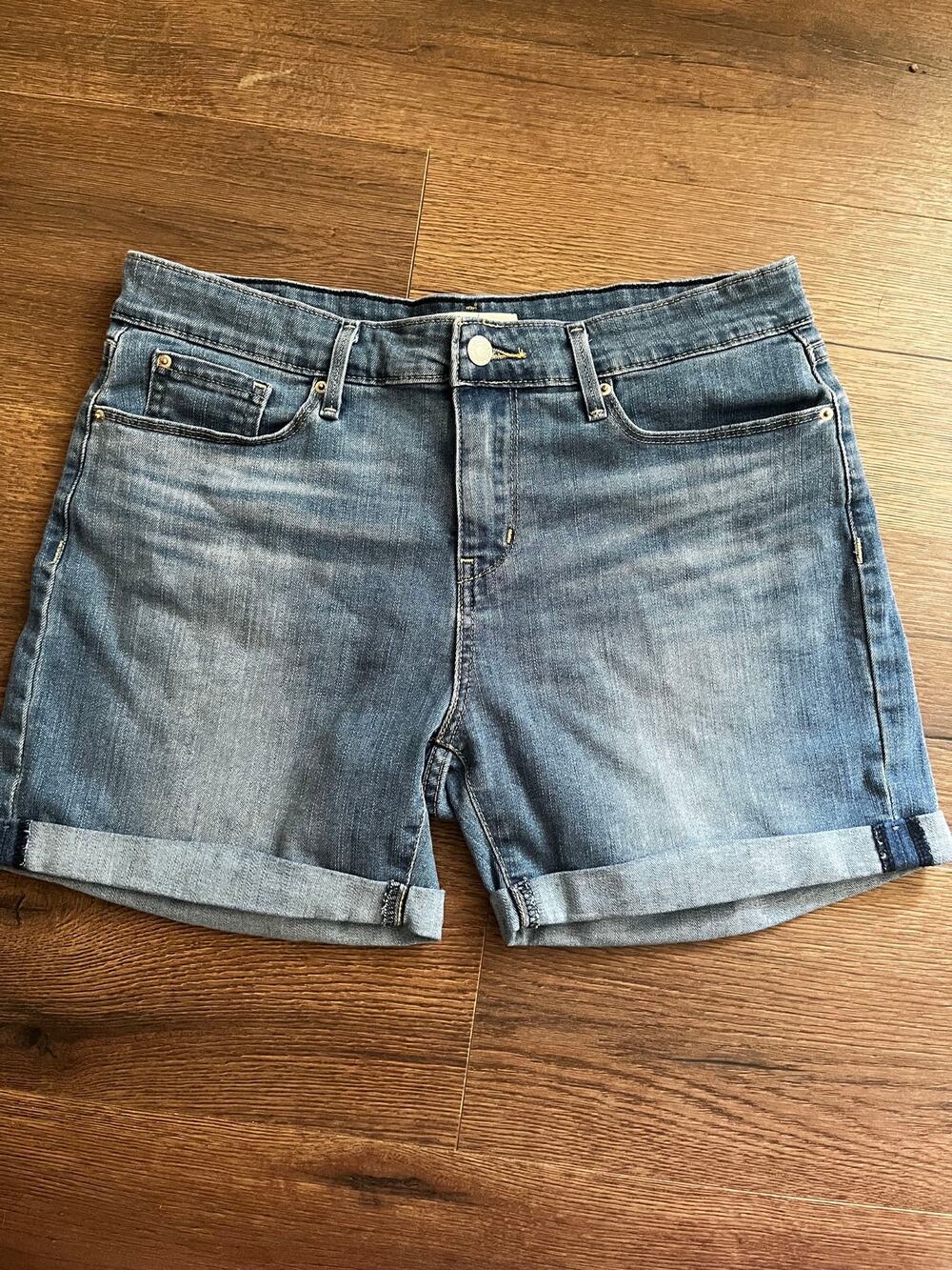 Levi Strauss Signature Mid Rise Cuffed Denim Shorts Women's 8 W29